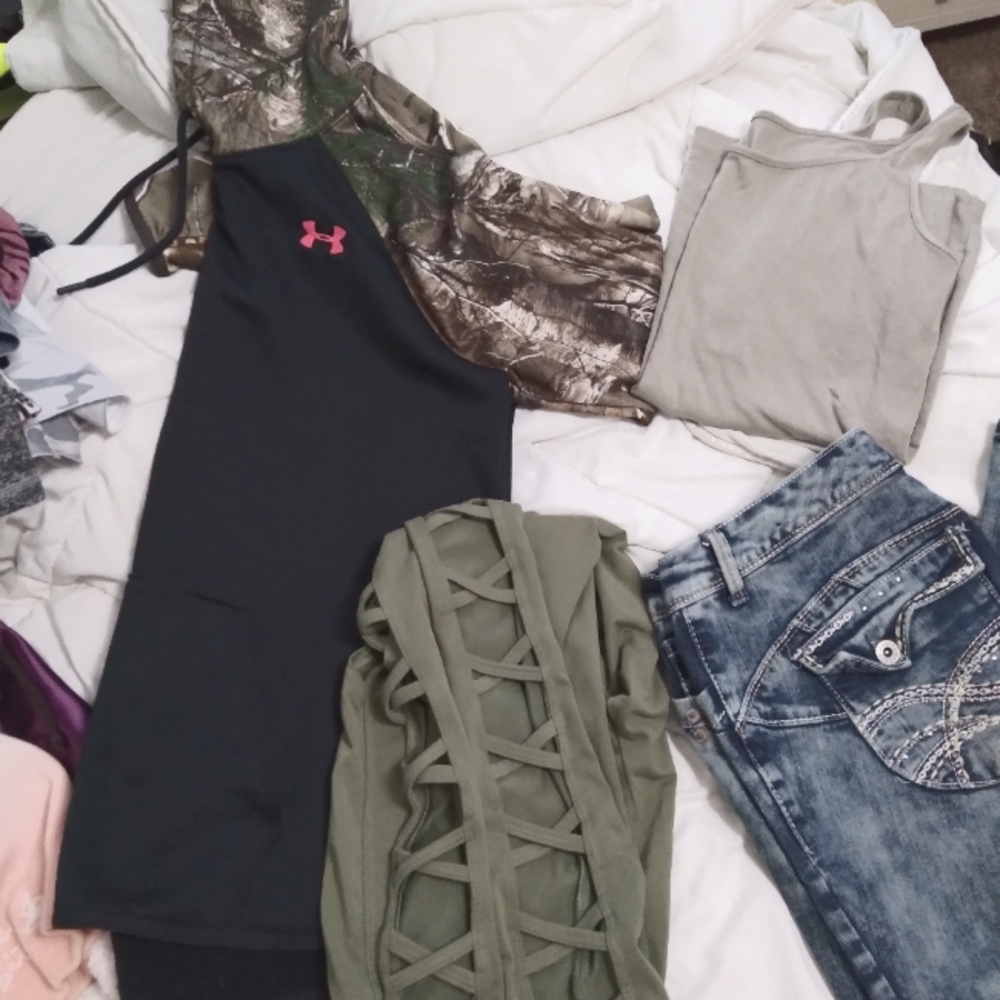 Hoodie, jeans, leggings, tanktop, shirt, hat.